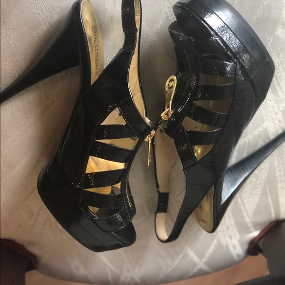 Michael kors heels with gold zipper - Picture 4 of 7